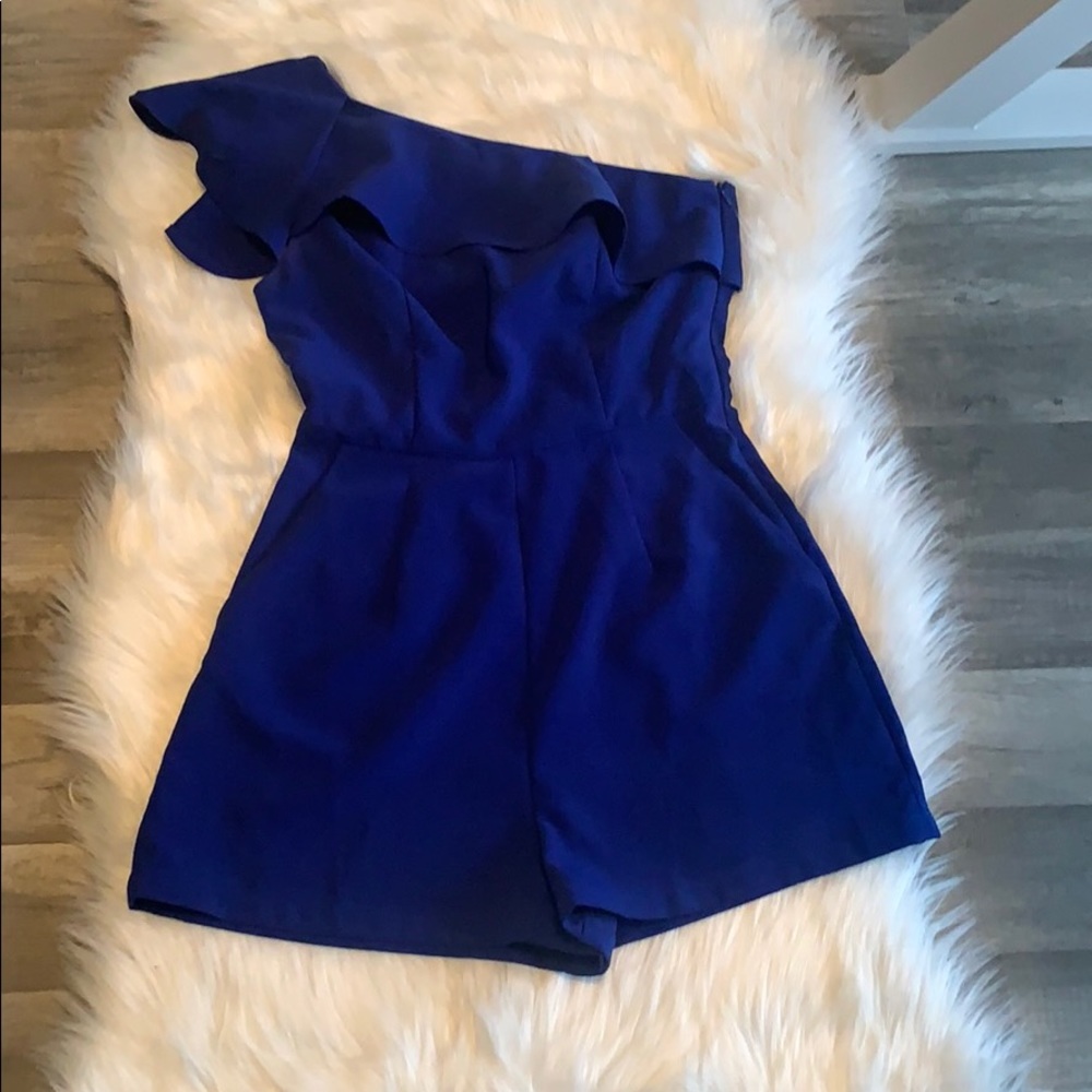 One shoulder romper